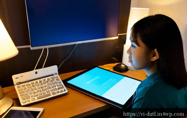 Home 17 디지털 환경에서의 집중력 저하 요인 - Photorealistic Vietnamese university student at a tidy apartment desk in Ho Chi Minh City, distracte...